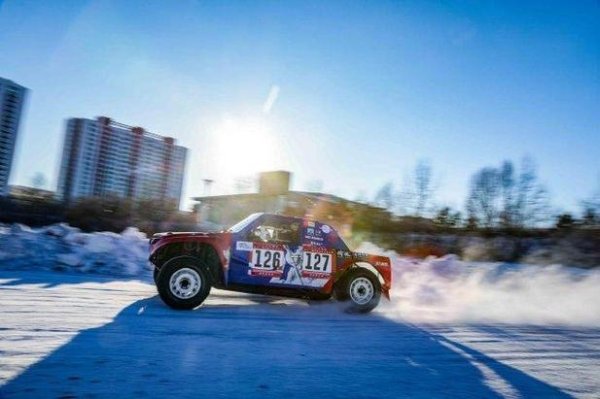 问鼎娱乐下载 2025COC呼伦贝尔冰雪赛预赛 林德伟遥遥领先